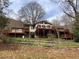 128 Aby Ln, Maggie Valley, NC 28751