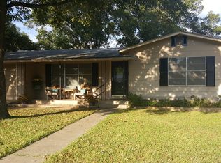 112 W Mulberry St, Fredericksburg, TX 78624