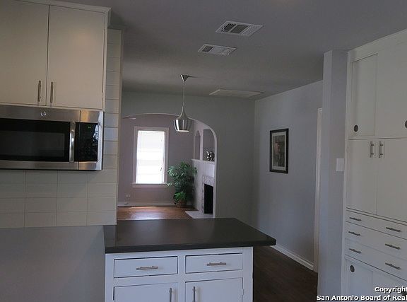 5th image of 418 Haggin St