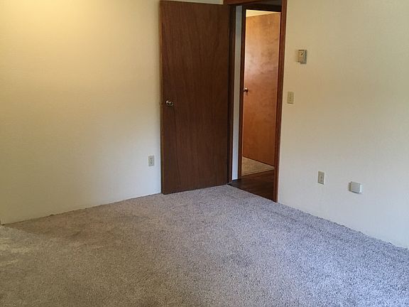 4th image of 1106 Airline Dr