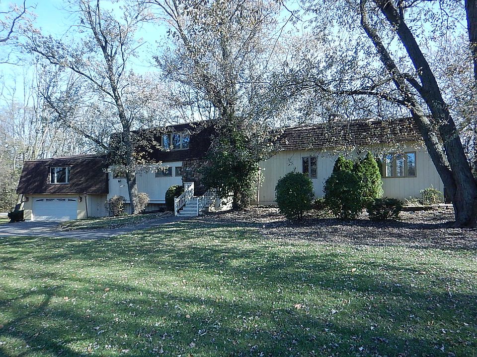 1st image of 99 Graymoor Ln