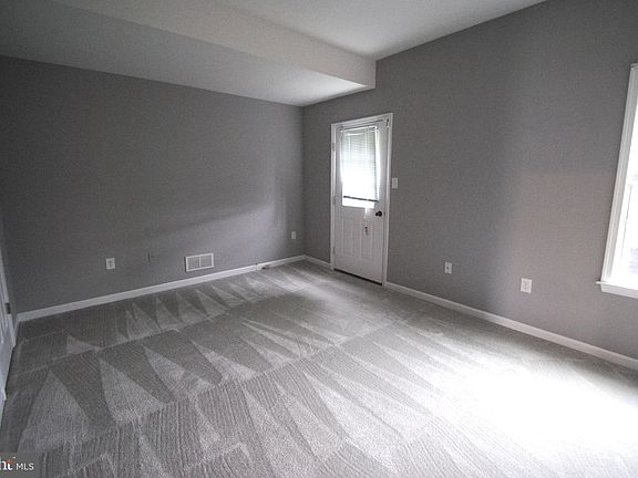 4th image of 239-239B Linden Ave