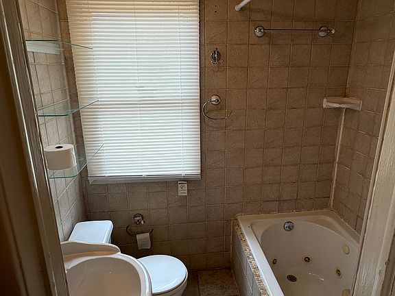 3rd image of 2260 Stieber St #1