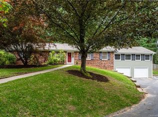 8 Chipmunk Cove Rd, Asheville, NC 28804