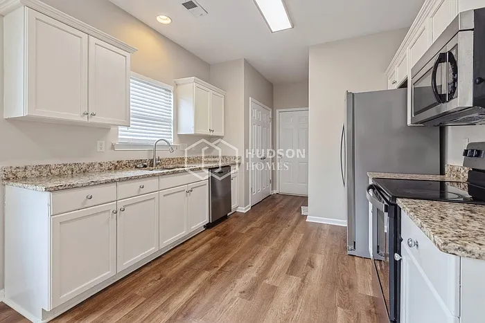 1135 Avalon Dr — Photo 8