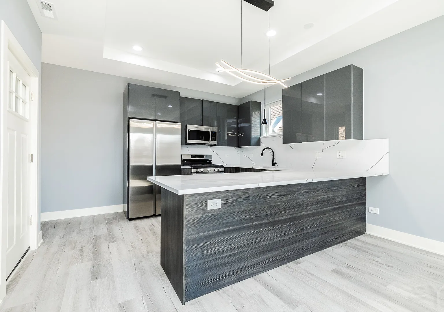 3 bed, 1300 sqft, $2,400 — Photo 4