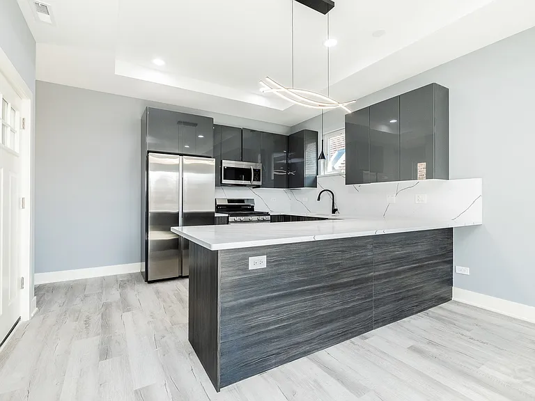 2720 W 23rd St #1 — Photo 2