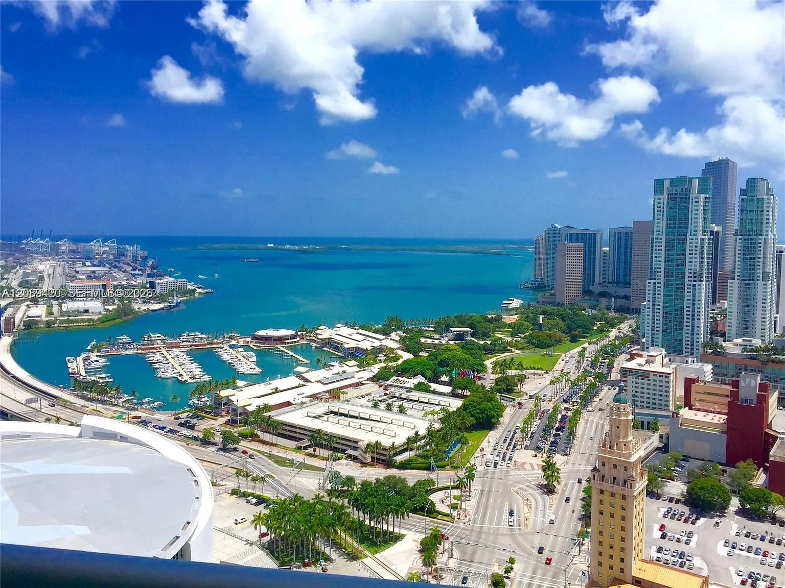 Marinablue Condo — Photo 2