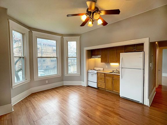 2nd image of 740 California Ave APT 1