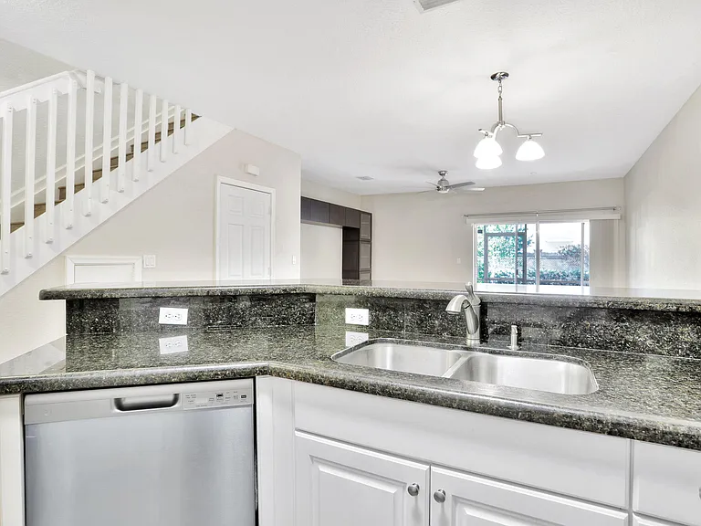 6527 Catalina Ln — Photo 9