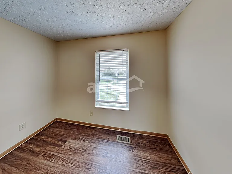 6811 Magdalena Ln — Photo 12
