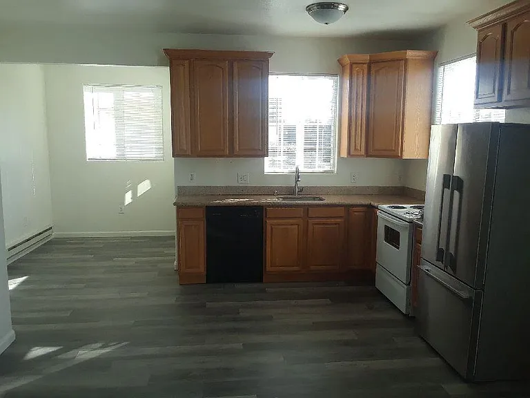 525 Parker Ave — Photo 6
