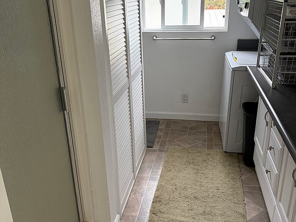 4th image of 6023 Lone Pine Rd #1