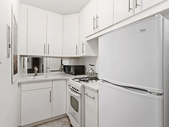 5th image of 520 E 76th St APT 2B