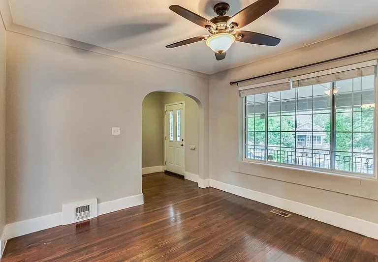4435 N Clay St — Photo 9