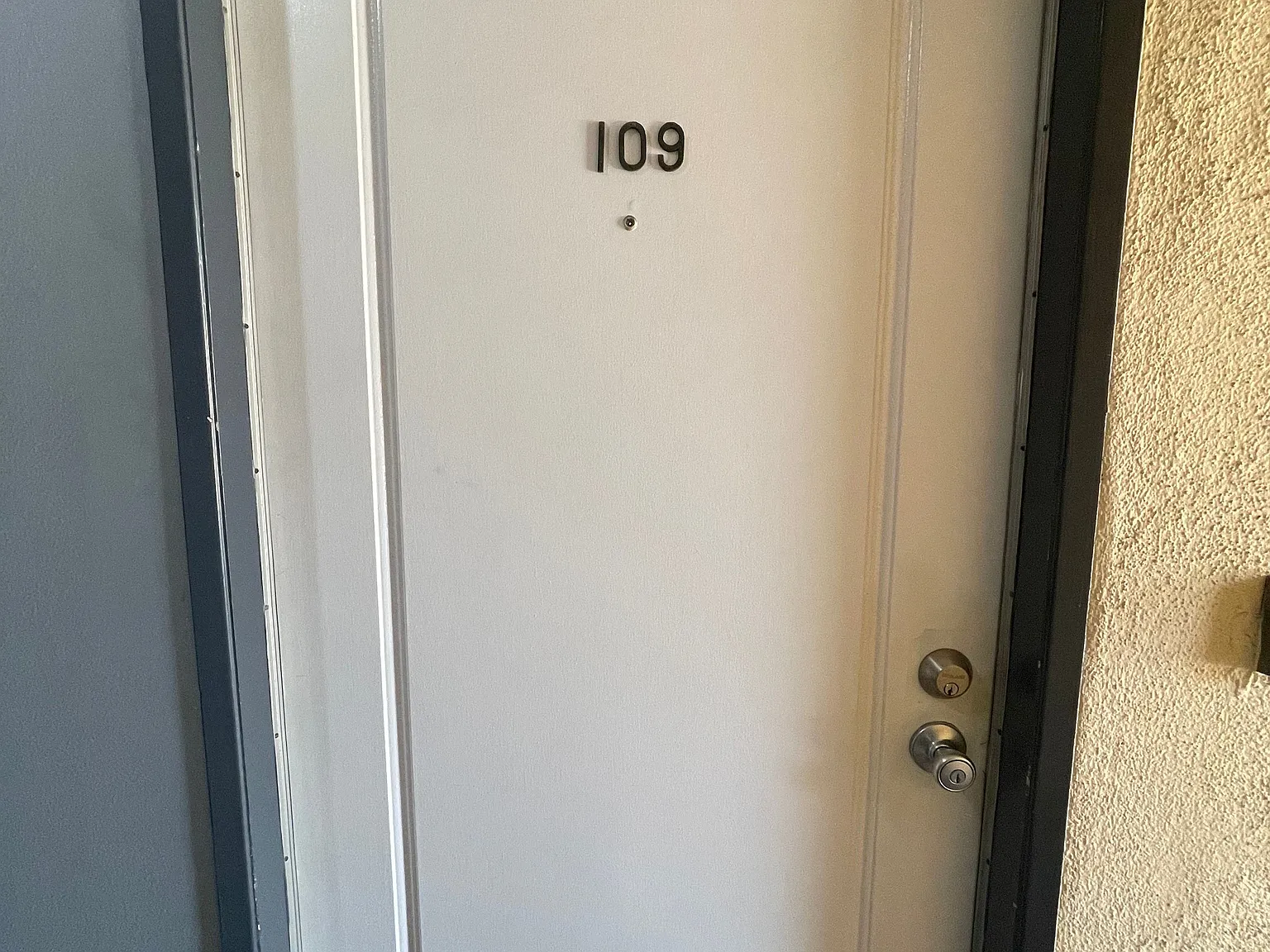1 bed, $2,100 — Photo 2