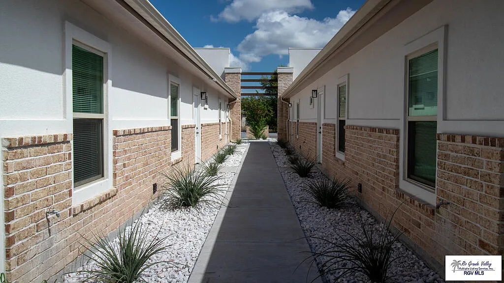 3 bed, 2.0 bath, 1200 sqft, $1,350 — Photo 3