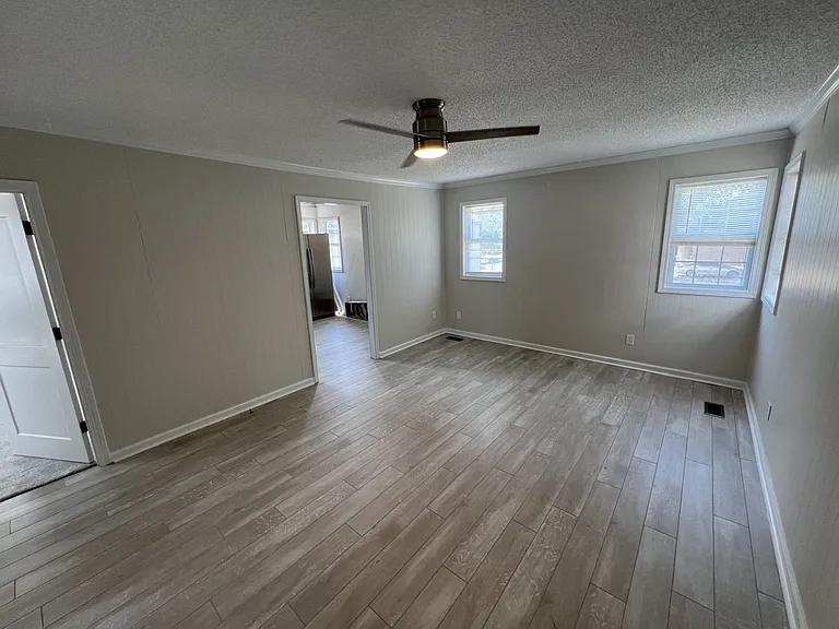 823 Shull St — Photo 9