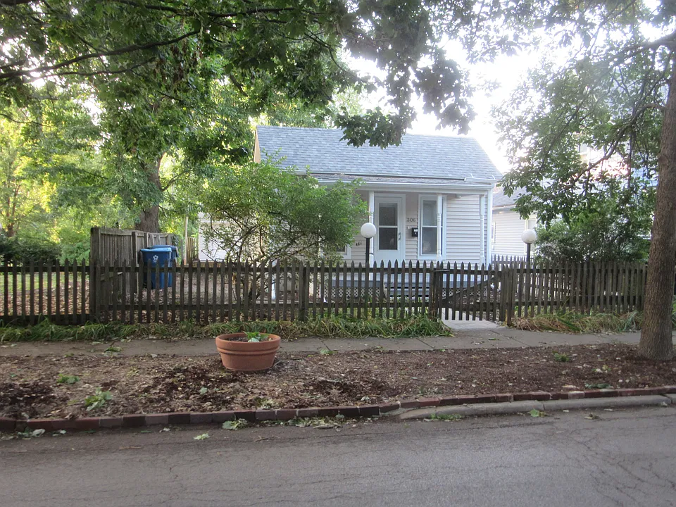 306 W Vine St