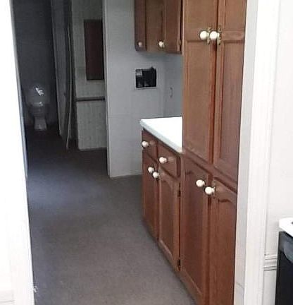 4th image of 209 E Louisville St