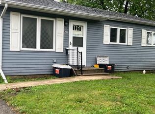 939 Lakeview Dr, Rochelle, IL 61068