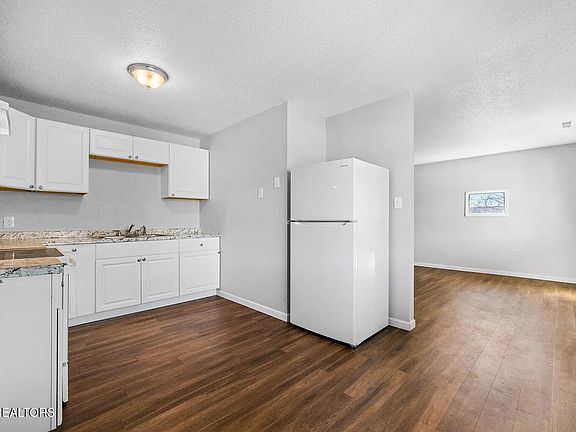 5th image of 5639 Lon Roberts Dr