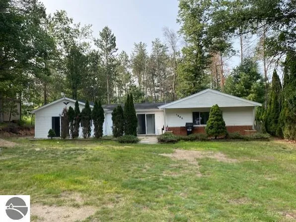 1690 Pontiac Trl, West Branch, MI 48661