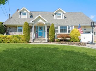 115 Lambert Ave, Farmingdale, NY 11735