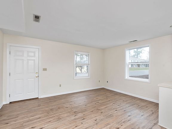 4th image of 908 Fairfax Ave APT 3