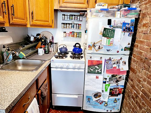 4th image of 27 W 76th St APT 3A