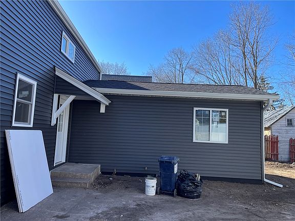 5th image of 815 11th Street E