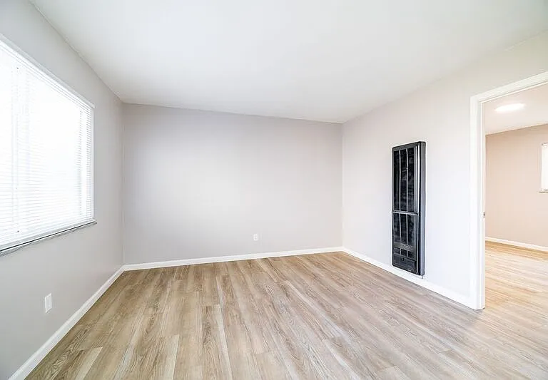 1075 Oak St #E — Photo 11