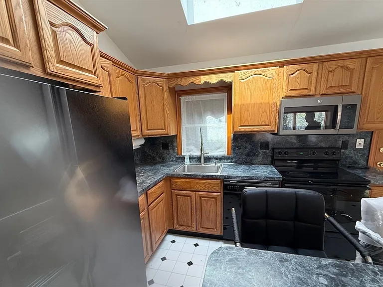 311 Ridge St — Photo 2