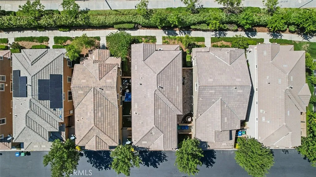 4 bed, 2043 sqft, $3,299 — Photo 3