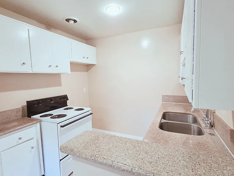 1815 Fremont Ave — Photo 6