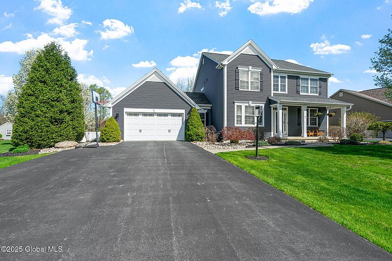 2nd image of 17 Hidden Farm Lane