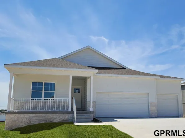 6311 Clear Creek St, Papillion, NE 68157