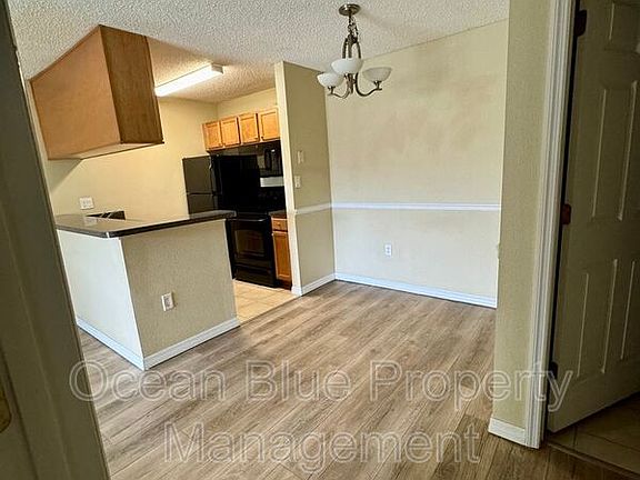 4th image of 220 Lake Parsons Grn Unit 102