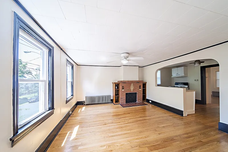 4 bed, 1.0 bath, 1500 sqft, $1,995 — Photo 4