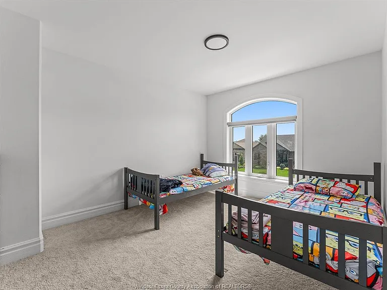 93 Belleview Dr — Photo 36
