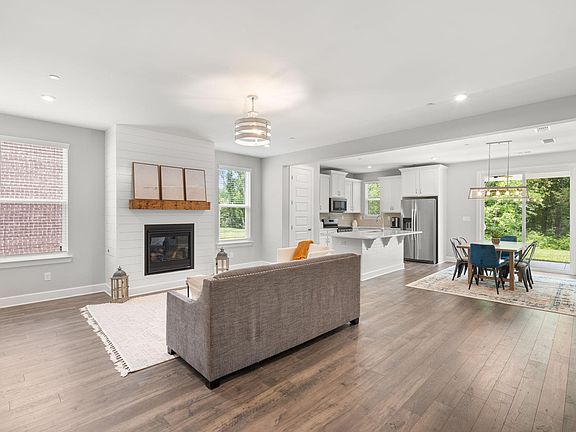4th image of 4016 Rosa Dr