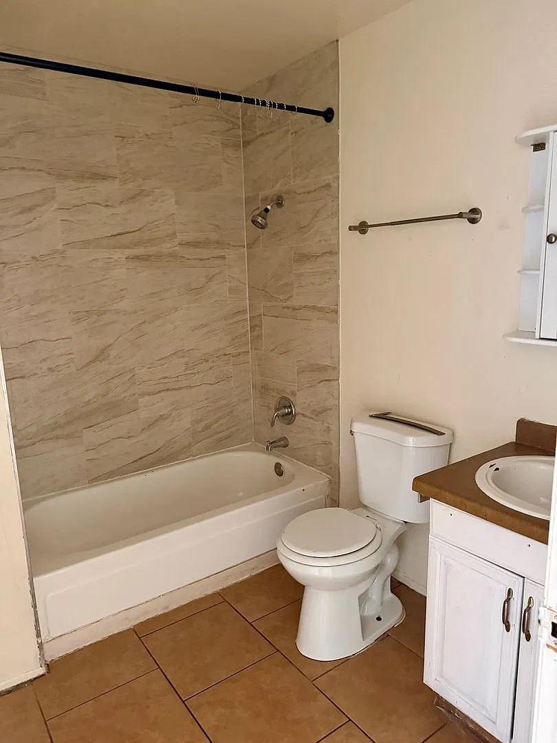 205 Alvarado Dr NE — Photo 3