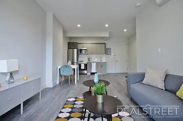 Rented by Real Street Inc | media 2