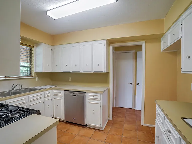 506 E Palm Valley Blvd — Photo 4