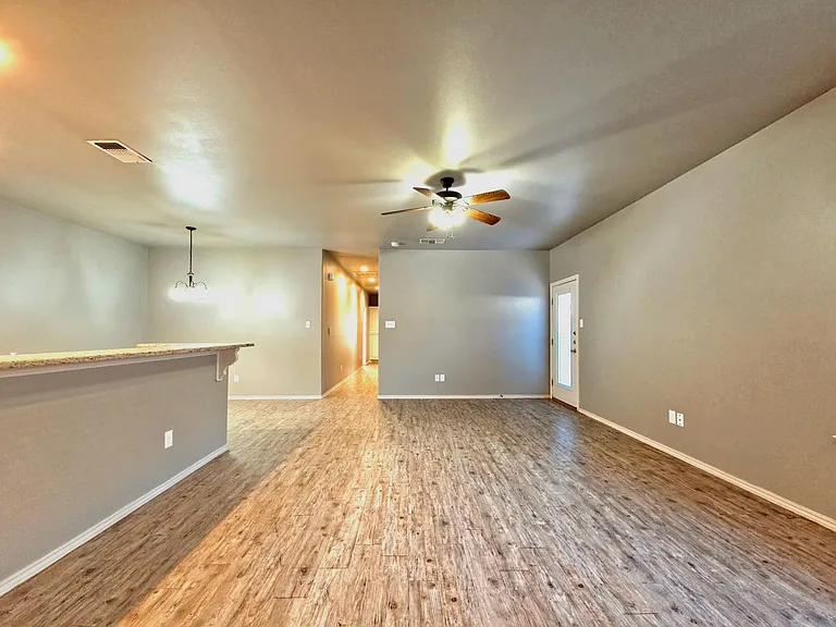 1109 Preston Trl — Photo 2