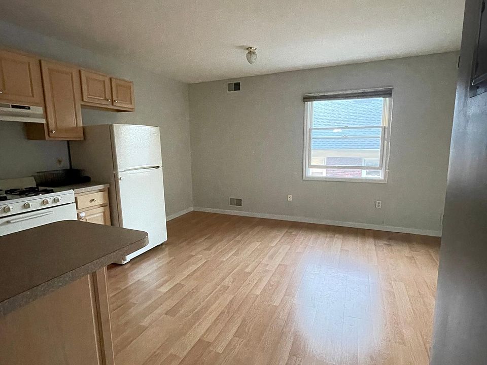 1st image of 382 Hoyt Ave #3