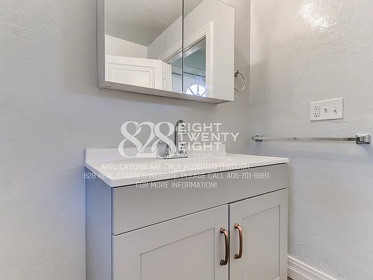 930 Miller Ave — Photo 46