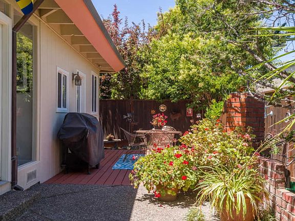 5th image of 2721 Alameda De Las Pulgas
