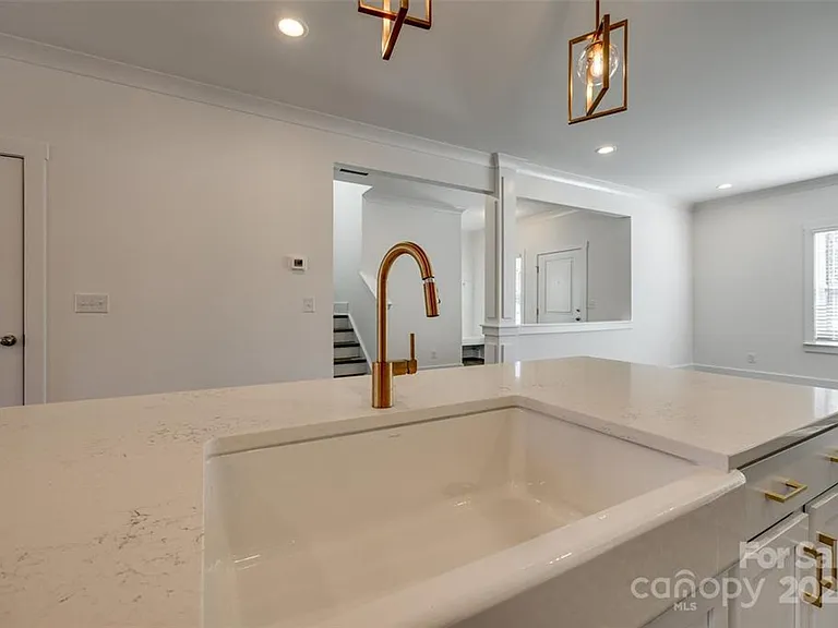 1237 Eastway Dr — Photo 17