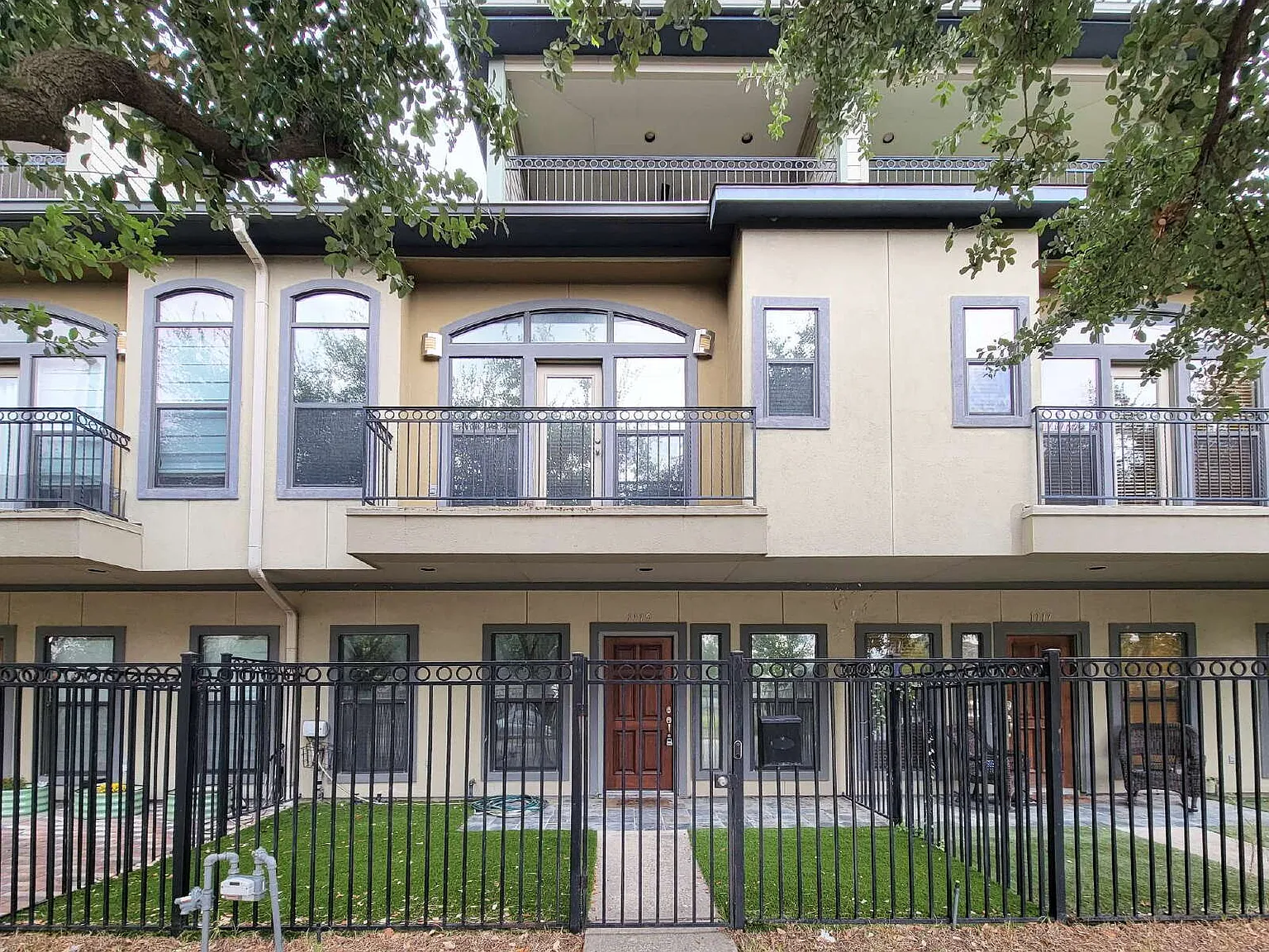 2 bed, 2.5 bath, 1770 sqft, $2,500 — Photo 2